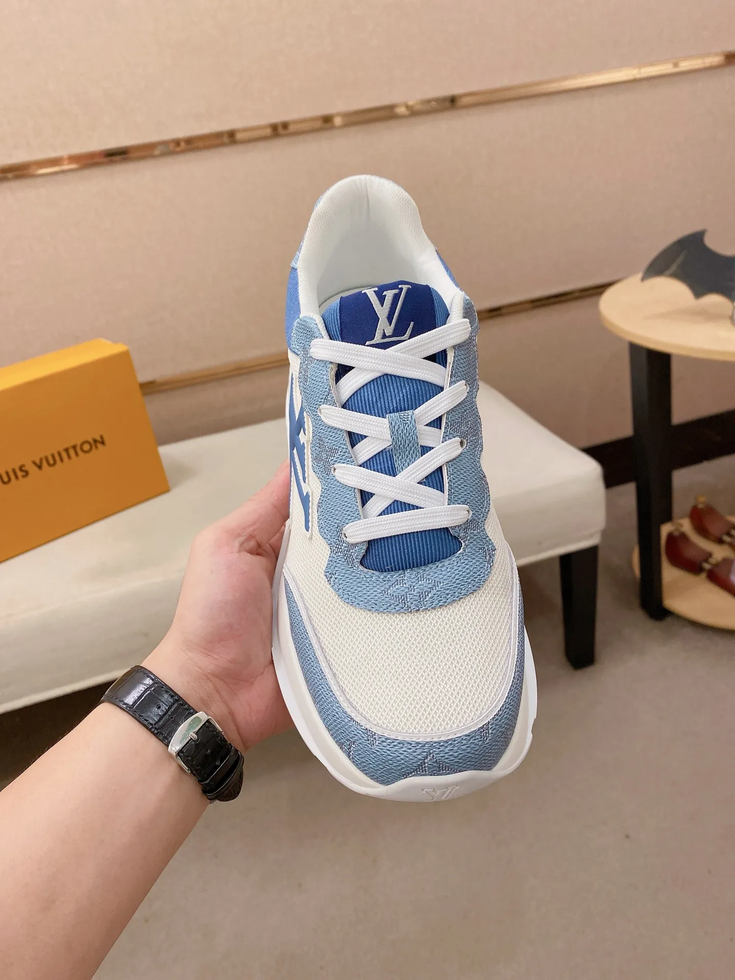 Men's shoes💰 462💰louis vuitton (Louis Vuitton/lv)🔍🔍The new counters are on sale at the same time. The uppers are imported from Italy. ️Re-engraved🇮🇹💪💪, ⚠Sole: The original sole is specially provided by the original factory, the exclusive movable molded sole is super comfortable, ⚠Original factory follow-up goods, 🔍🔍high quality, you can go in and out of the counter at will, welcome to compare⚠. Code number: 38-44 (45/46 customized, non-refundable)